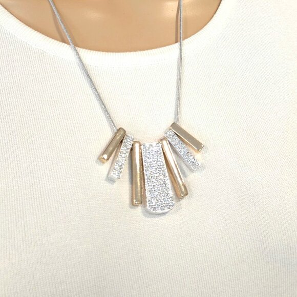 STATEMENT NECKLACE - Gold and crystal contemporary design - Picture 2 of 5